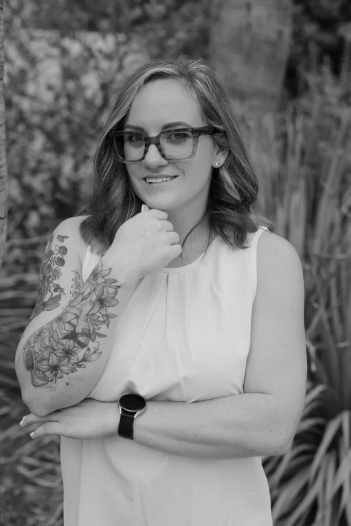 headshot-arm-bw headshot-arm-bw